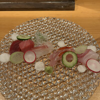 日本料理 丸しま - お昼のコース６９３０円。赤身、中トロ、鯛昆布締め、金目鯛炙り、石鯛。どの品もとても美味しかったです（╹◡╹）。鯛昆布締めと金目鯛が特に良かったです。