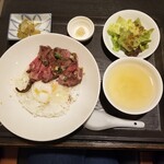 Fukuwarai - ランチセット・ローストビーフご飯