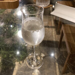 Japanese Ramen Noodle Lab Q - 口直しの炭酸水