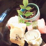 Izusen - 鉄鉢料理　生麩　ごぼう　梅シロップ漬の天ぷらなど