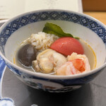 美会 - 世界三大スープだっけ？の一つ、トムヤムクン！本日は鱧でしたぁ〜！相変わらず蛤美味し！大黒シメジ美味し！出汁すご！