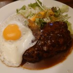 Suteki no kuishinbo - 目玉焼き&ハンバーグ（690円）