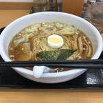 らーめんどんぐり - ワンタンめん、900円。