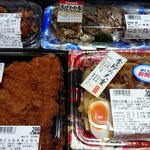 西友 - 料理写真:錦爽どりのチキンカツ(298円+税)、季節の天重(398円+税)、生醤油が香るコクうまみ鶏もも唐揚げ 小(219円+税)、炙りしめさば(398円+税)