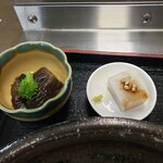 和味 - 右は蕎麦豆腐