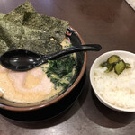 横浜家系ラーメン 盛ト家 - らーめん720えん ライス無料