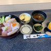 鮨　丹波 - 料理写真:がっつり海鮮丼のセット内容。
※このほか、玉子焼き、コーヒーが付いている。