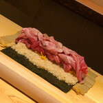 すが弥 - マグロの太巻き。巻けるかなぁ？