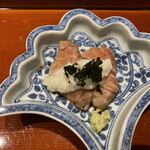 澤いち - 噴火湾の本マグロ砂ずり藁焼き（長芋とろろ山かけ）