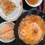 餃子の王将 - 極王天津飯と餃子・唐揚のセット