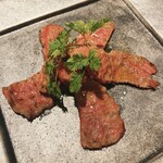 和三盆 - 熊本県産 赤牛の炙り-トリュフ塩添え-