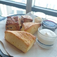 ザ タヴァン グリル＆ラウンジ - 