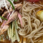 いのちノ中華そば 龍ノ谷 - 「冷やしらーめん（醤油）」（950円）の麺アップ