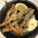 元祖立ち飲み屋 - きびなごとイカゲソ揚げ盛り合わせ