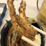 元祖立ち飲み屋 - きびなごとイカゲソ揚げ盛り合わせ