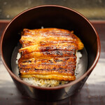 瞬 - 鰻丼はサイズ小さいけど、お腹の具合はベスト。