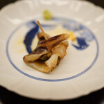 瞬 - 鳥貝炭火炙り。飲み込むのが惜しい。