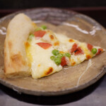 瞬 - 今日1番楽しみにしていたピザ。吉田牧場のカチョカバッロとカット野菜で何故こんなに美味いのか。。