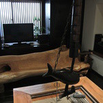 DJARM12 - 囲炉裏端と一本の木材で作られた素晴らしい椅子