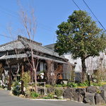 DJARM12 - 手入れされた庭