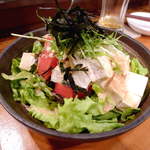 岡山料理専門店～cooking　of　art　Ikiya～ - 桃太郎トマトと「おかべ」の豆腐サラダ（￥580）。ボリュームたっぷり、元気な野菜！