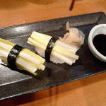 岡山料理専門店～cooking　of　art　Ikiya～ - 黄ニラのにぎり（2貫￥240）。こってりした付け醤油も旨い、おそらく「黄ニラ醤油」では。