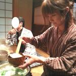 柳家 - １０月食事会　若女将によそって頂く松茸雑炊は格別