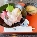 生簀屋 海 - 地魚丼