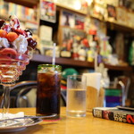 ヴァンヴェール珈琲 - アメリカンチェリーパフェ(アイスコーヒーセット900円)