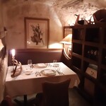 ラ シャッス - 右奥エリアのテーブル席