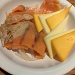 ドーミーイン - スモークサーモン、チーズ