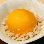 おみ乃 - ・そぼろと黄身醤油漬け