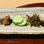 おみ乃 - ・鶏肉味噌、きゅうり、昆布