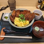 ふぞろいのたまごたち - とじないチキンカツ丼@700円