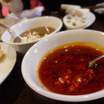 洪記料理 - 火鍋のタレは2種類＠火鍋女子会