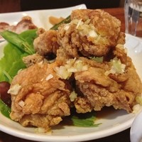 南青山エッセンス - あべ鶏の油淋鶏
                唐揚げ風。外側パリッと中はフワッとおいしい。