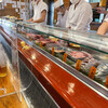 双葉寿司 - 漬け場には職人が5人！壮観です。