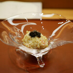 美会 - ●毛蟹とコールドラッシュのジュレ キャビア添え
      毛蟹は根室産