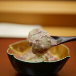 美会 - しっとりとした口馴染みに香りあふれ、和とアジアを感じさせる和菓子。