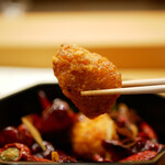 美会 - 力強くスパイシーな衣を纏ったジューシーな身、噛みしめる度に溢れ出す抜群の旨味が堪らない美味しさ！