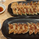 餃子歩兵 - 上：餃子、下：生姜餃子