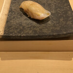 鮨 輝 - カレイの昆布締め　昆布締めにすると美味しいですよね。モキュモキュした食感、たまりません。