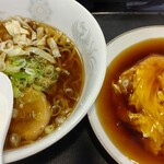 金猴 - 醤油ラーメンと天津飯