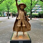 178725273 - 海賊王も満足^ ^      熊本には麦わらの一味の銅像が各所にあるみたいですよ☆   熊本県庁前
