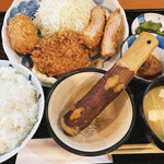 とんかつ＆エビフライ 囲炉裏 - 