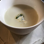 お竈ダイニング 穂垂 - じゃがいもの冷製スープ、小葱を散らして。