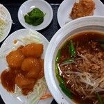 中華料理 佳龍 - 全体図、これで700円