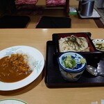 末正うどん店 - カレーライスとざるうどん