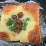 フェルマータのパン - 豆パン　136円