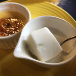 お竈ダイニング 穂垂 - ツルンとしてほんのり甘いミルクプリン。